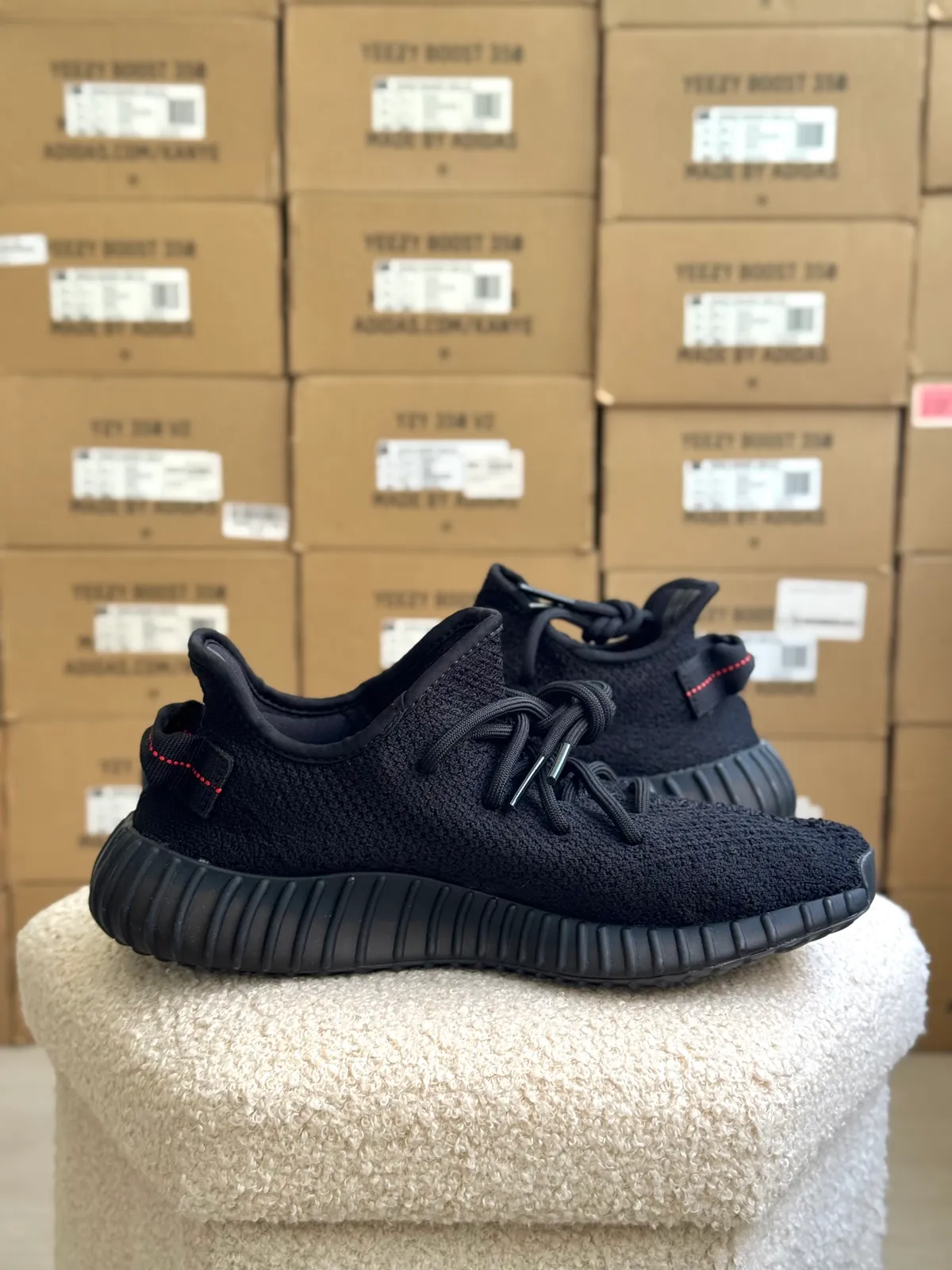 Yeezy Boost 350 V2 Bred — mărimea 41 1/3 — foto 2