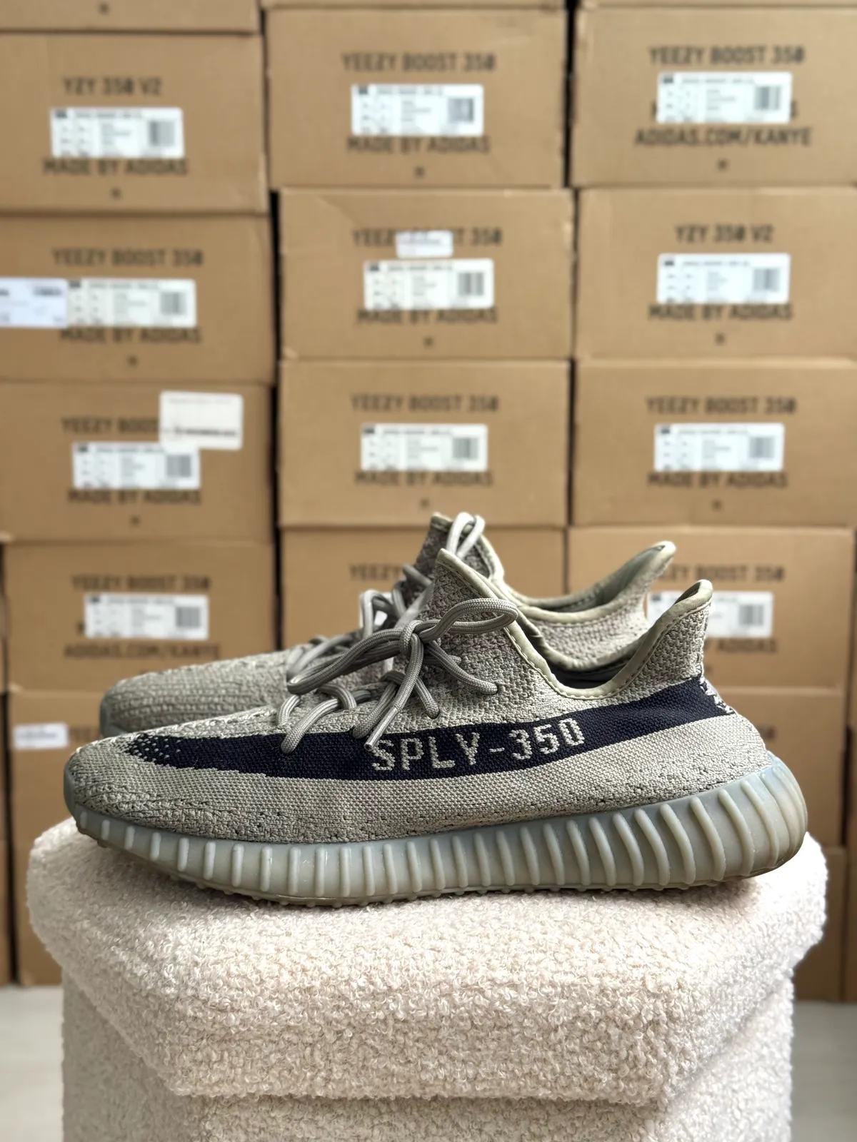 Yeezy Boost 350 V2 Granite — mărimea 45 1/3 — foto 1
