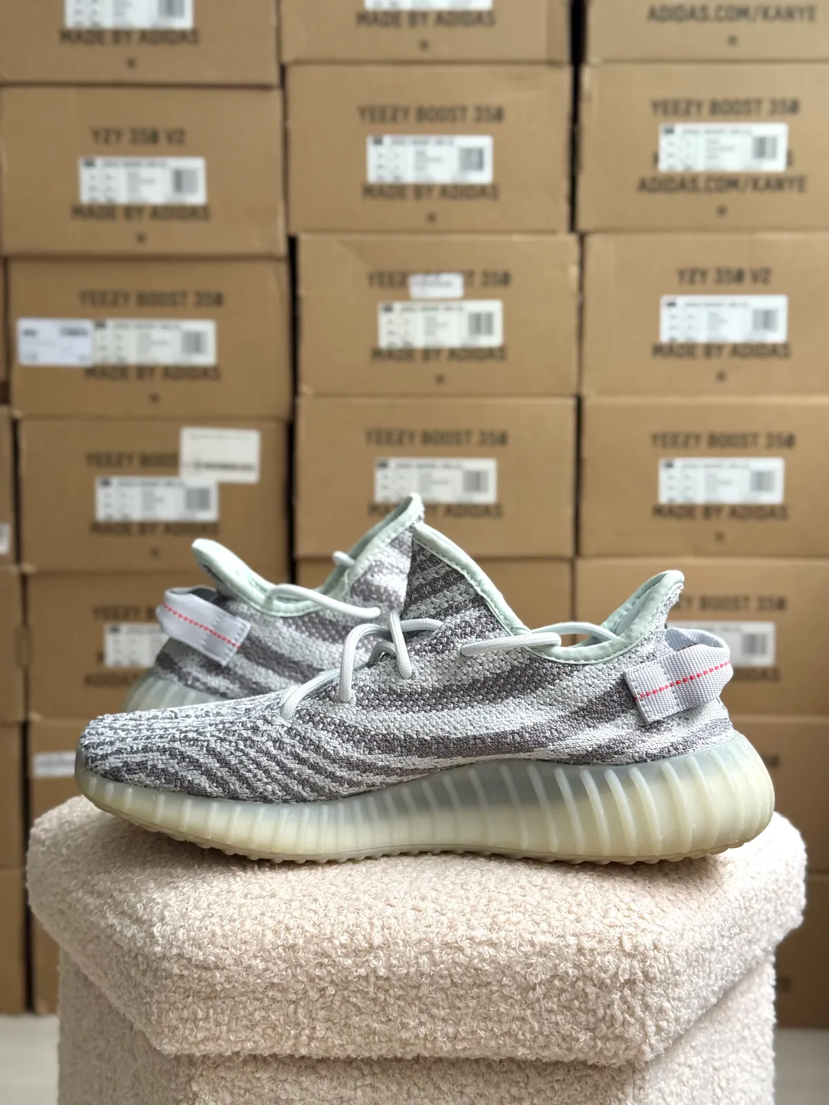Yeezy Boost 350 V2 Blue Tint — mărimea 42 2/3 — foto 4