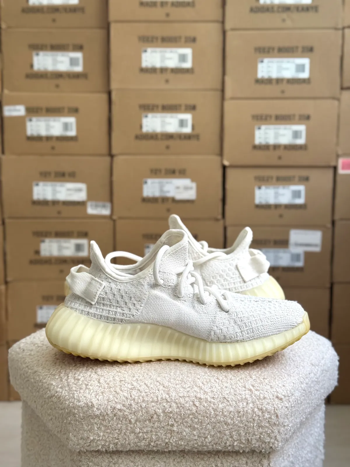 Yeezy Boost 350 V2 Bone — mărimea 37 1/3 — foto 2