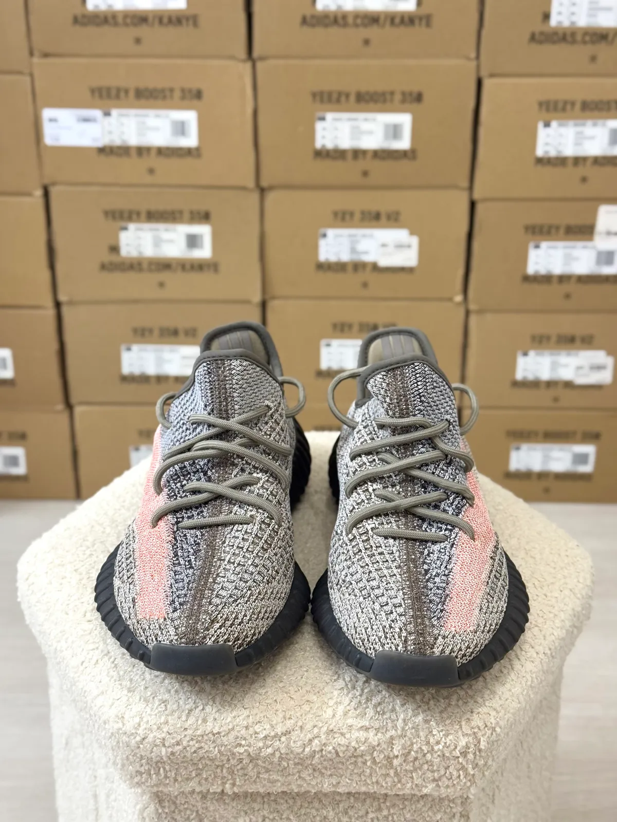 Yeezy Boost 350 V2 Ash Stone — mărimea 41 1/3 — foto 3