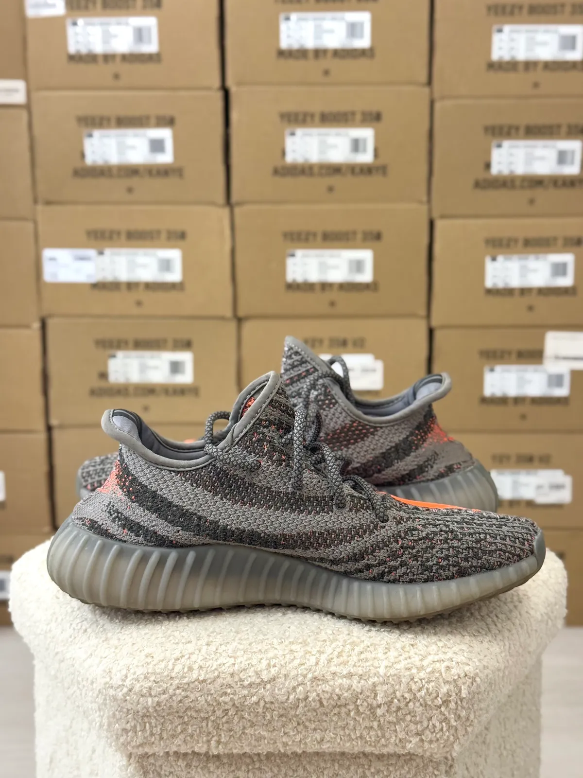 Yeezy Boost 350 V2 Beluga Reflective — mărimea 41 1/3 — foto 2