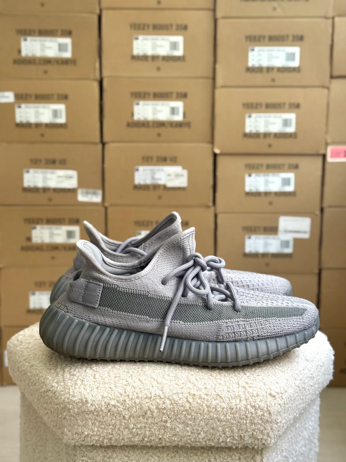 Yeezy Boost 350 V2 Steel Grey — mărimea 41 1/3 — foto 4