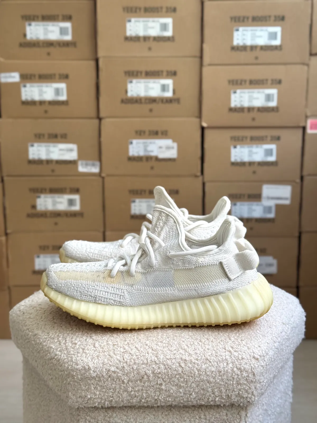 Yeezy Boost 350 V2 Bone — mărimea 37 1/3 — foto 1