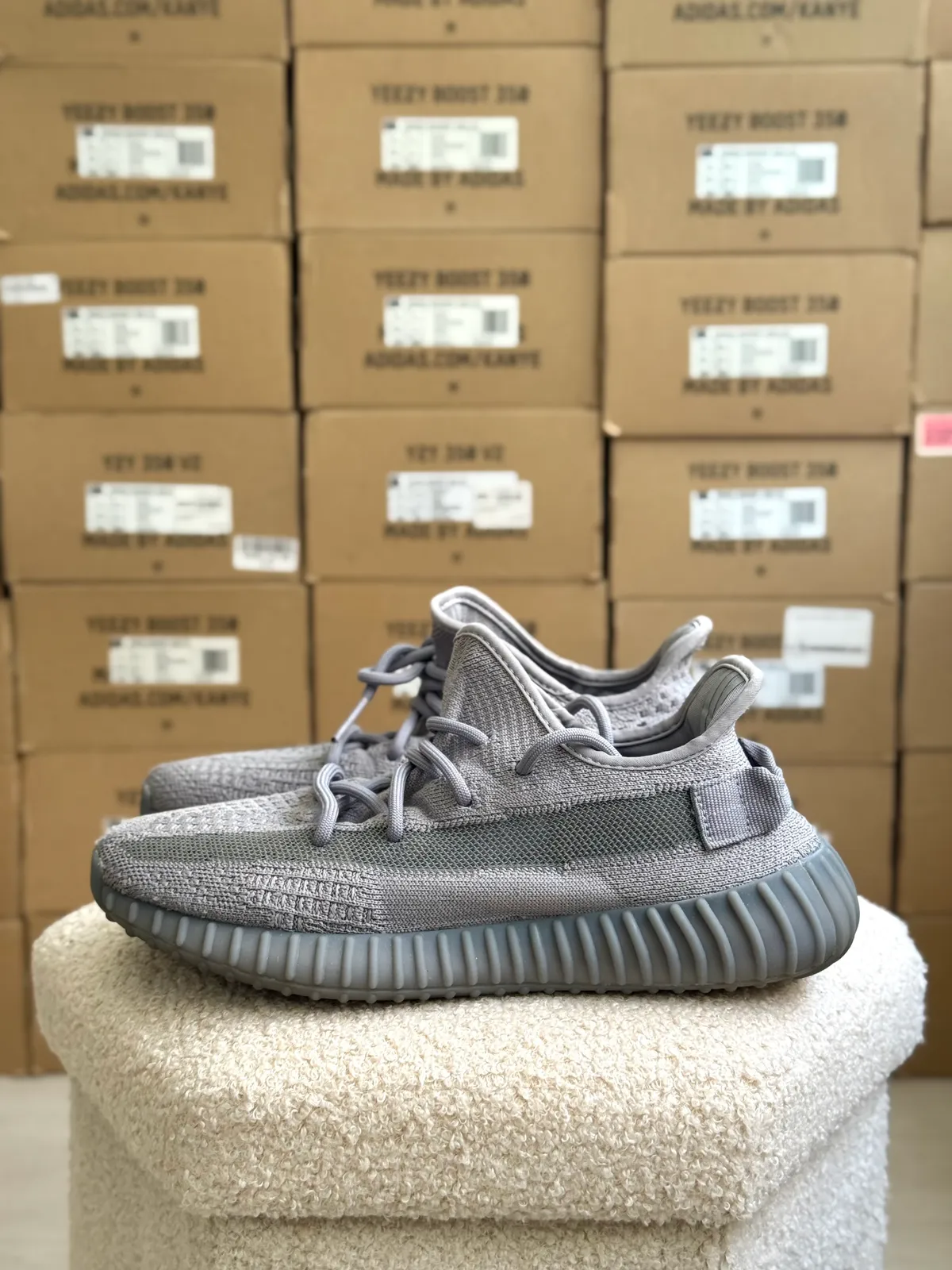 Yeezy Boost 350 V2 Steel Grey — mărimea 41 1/3 — foto 1