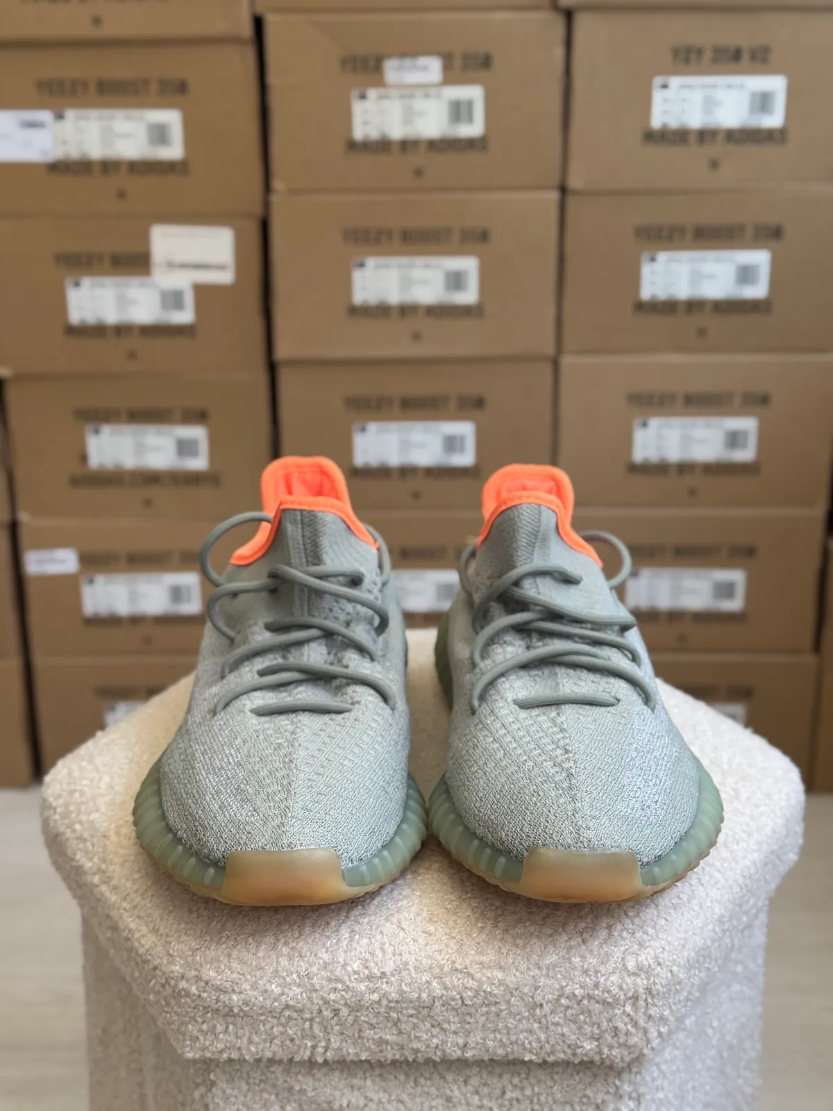 Yeezy Boost 350 V2 Dessert Sage — mărimea 44 — foto 3