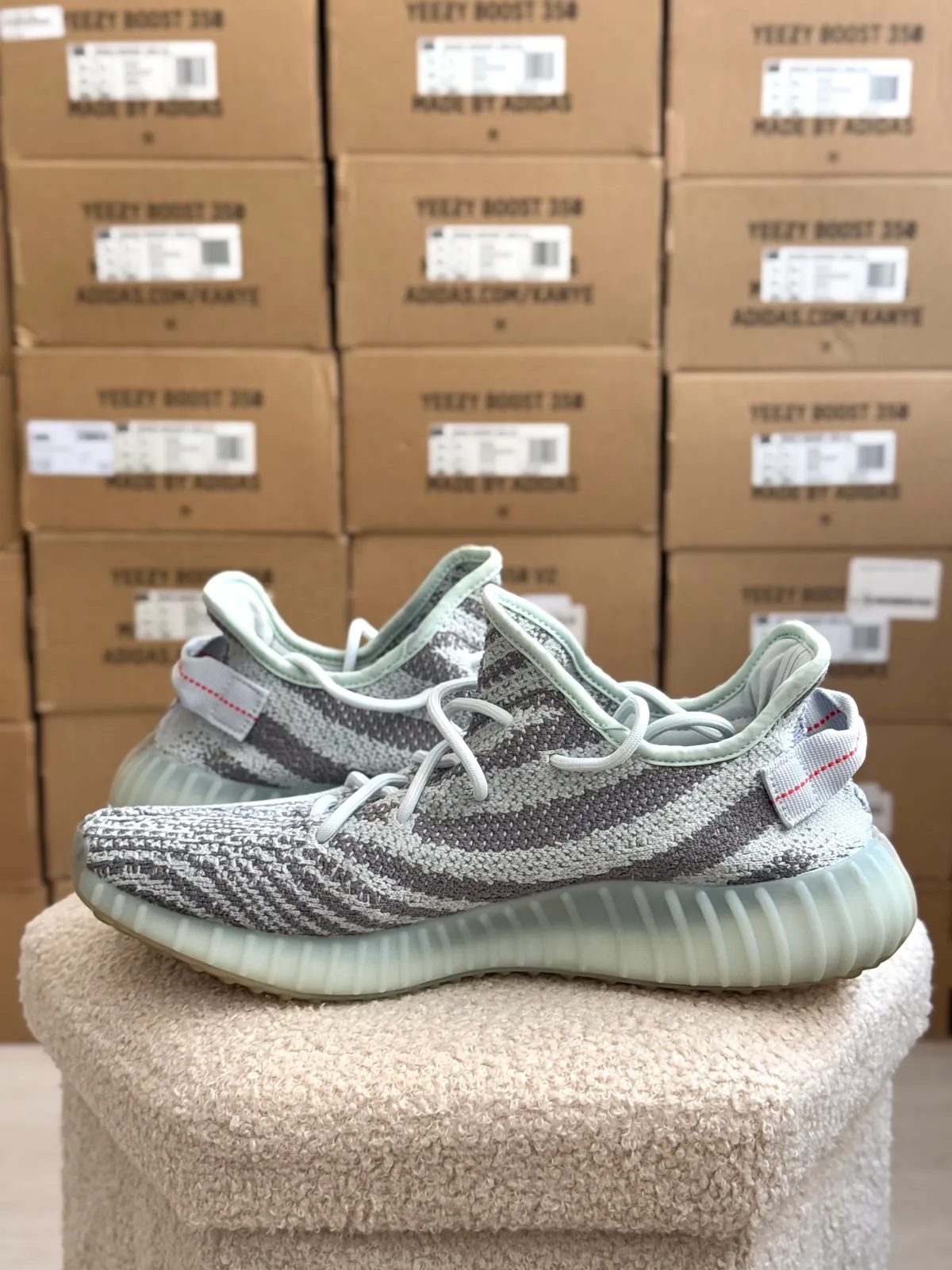 Yeezy Boost 350 V2 Blue Tint — mărimea 44 — foto 5