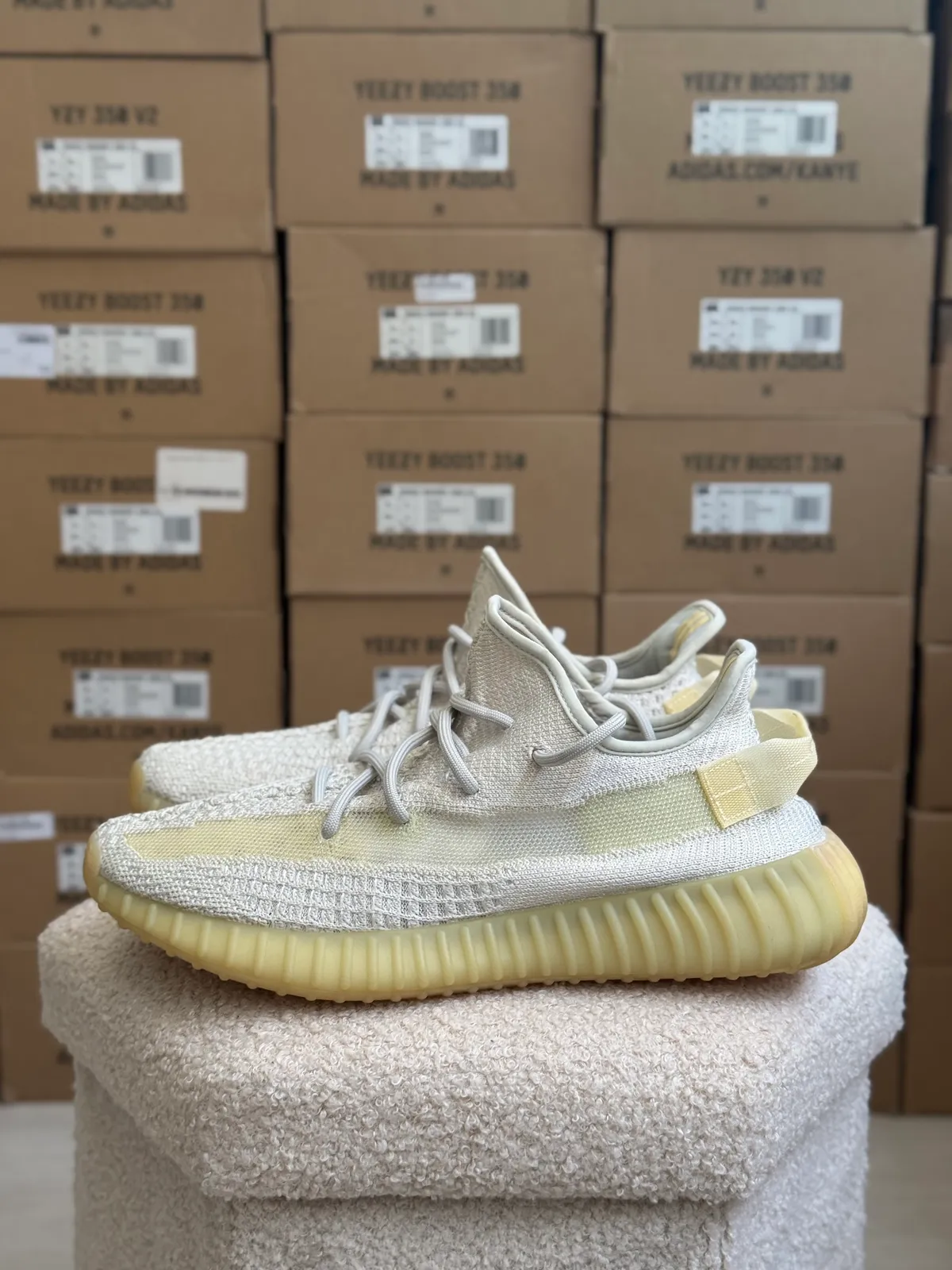Yeezy Boost 350 V2 Light — mărimea 43 1/3 — foto 1