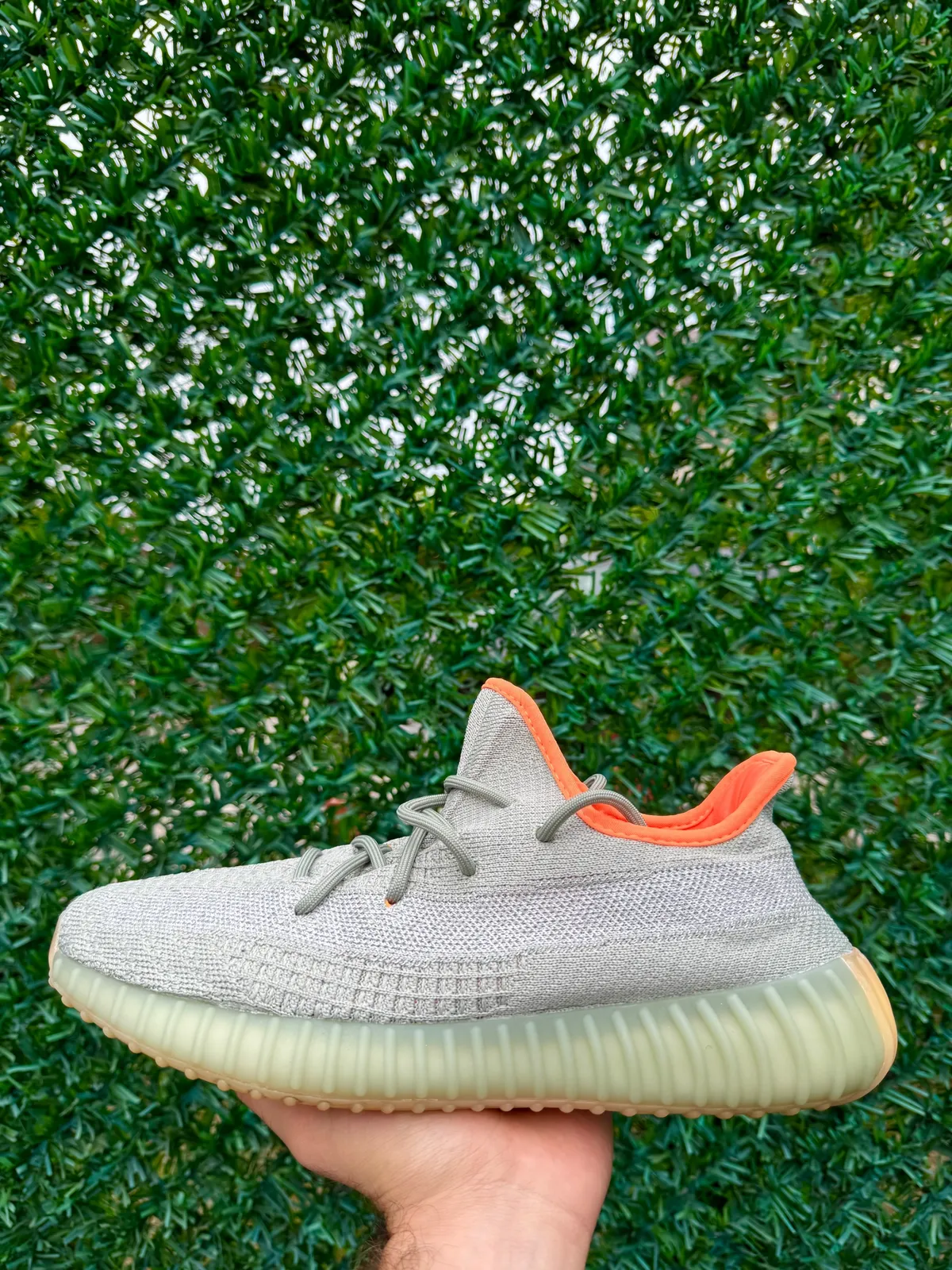 Yeezy Boost 350 V2 Dessert Sage — mărimea 44 — foto 1