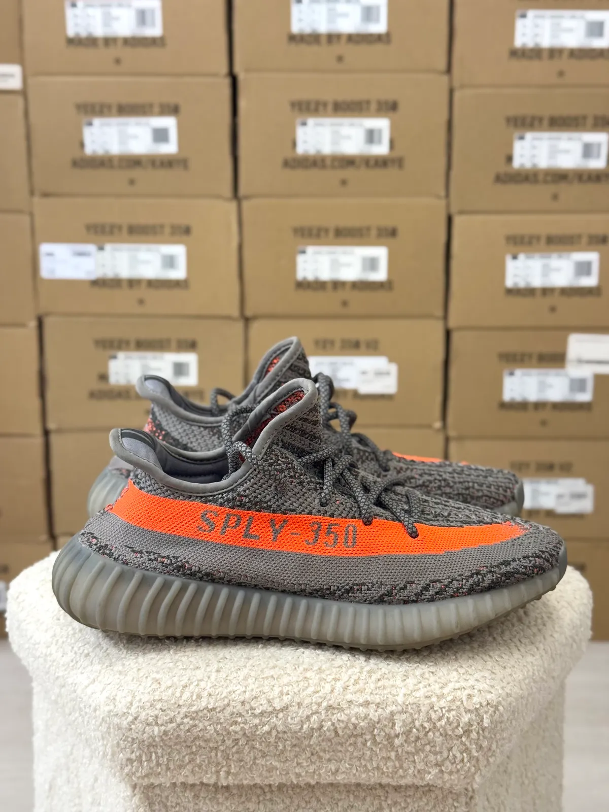 Yeezy Boost 350 V2 Beluga Reflective — mărimea 41 1/3 — foto 4
