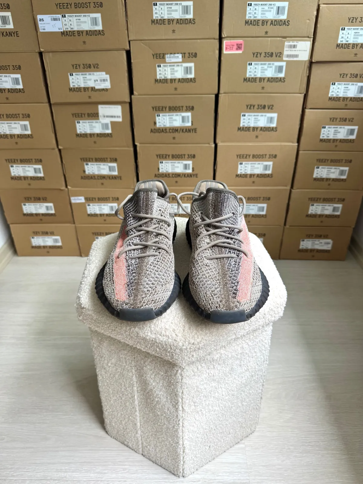 Yeezy Boost 350 V2 Ash Stone — mărimea 44 2/3 — foto 2