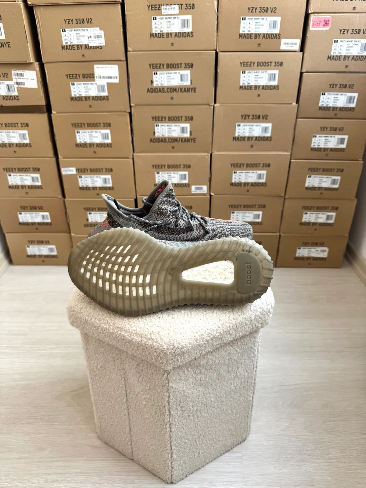 Yeezy Boost 350 V2 Beluga Reflective — mărimea 44 — foto 4