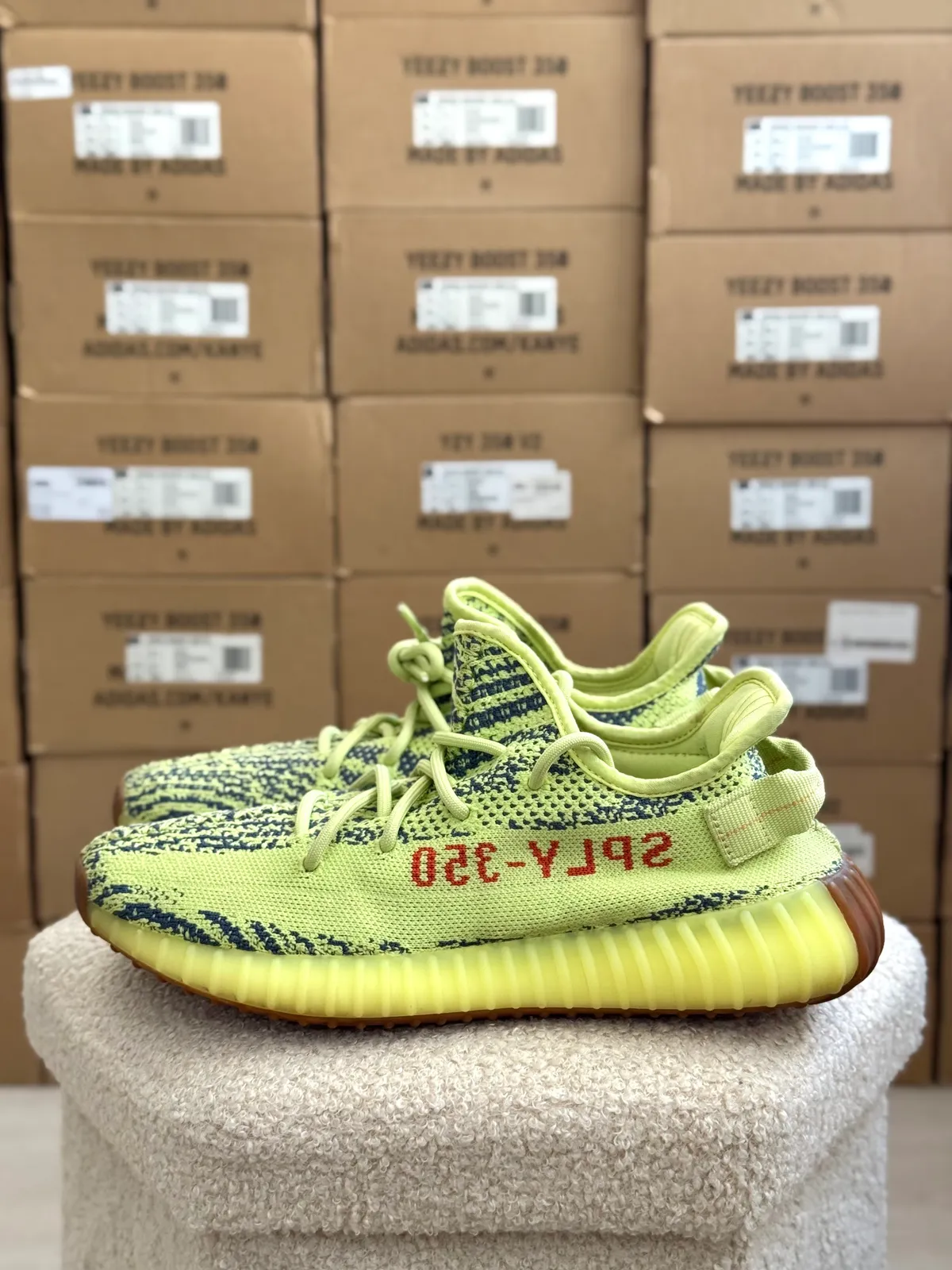 Yeezy Boost 350 V2 Frozen Yellow — mărimea 42 — foto 1