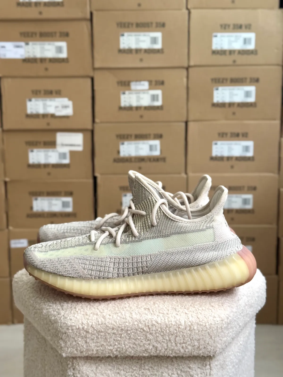 Yeezy Boost 350 V2 Citrin — mărimea 44 2/3 — foto 1
