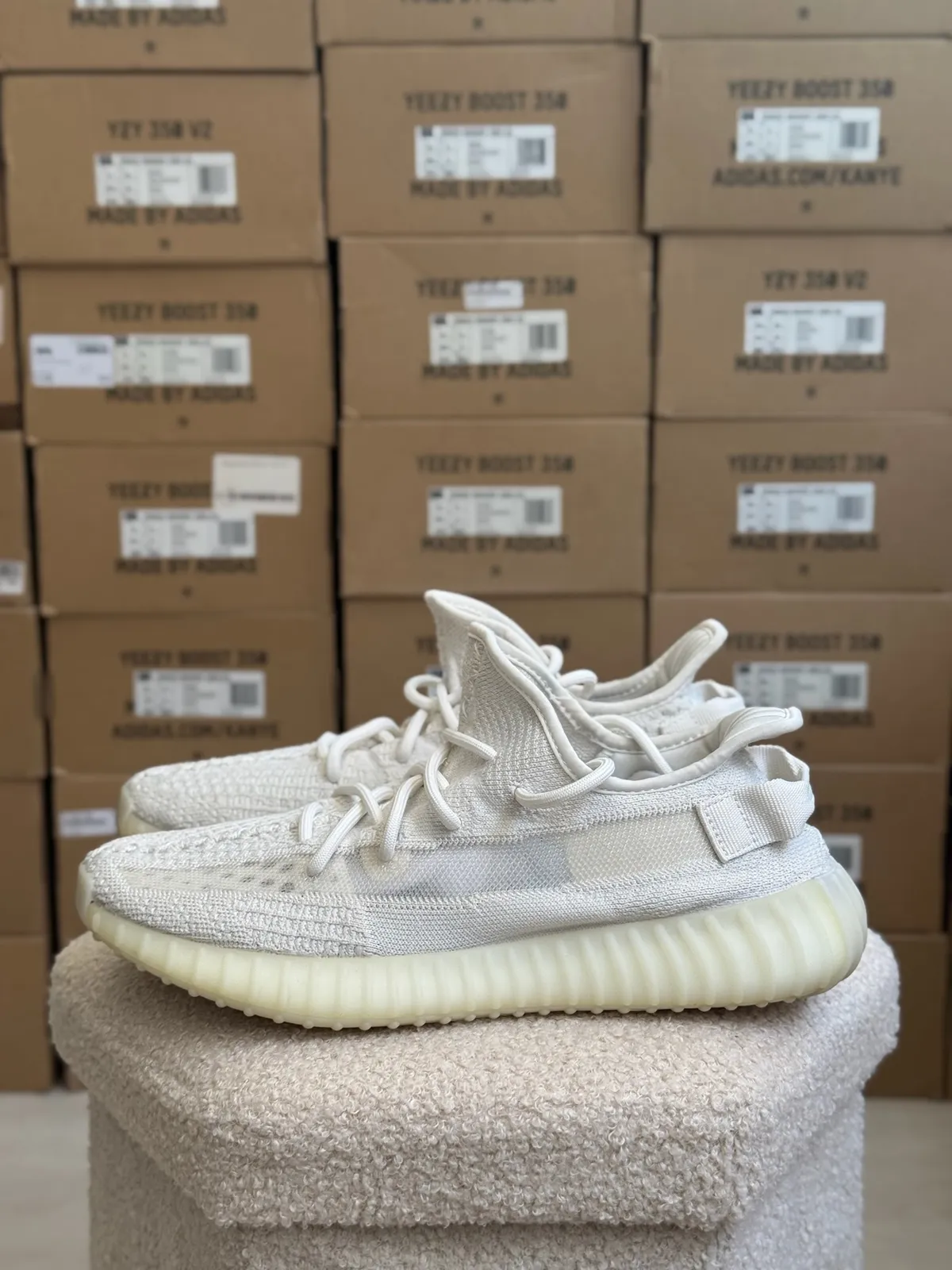 Yeezy Boost 350 V2 Bone — mărimea 45 1/3 — foto 1