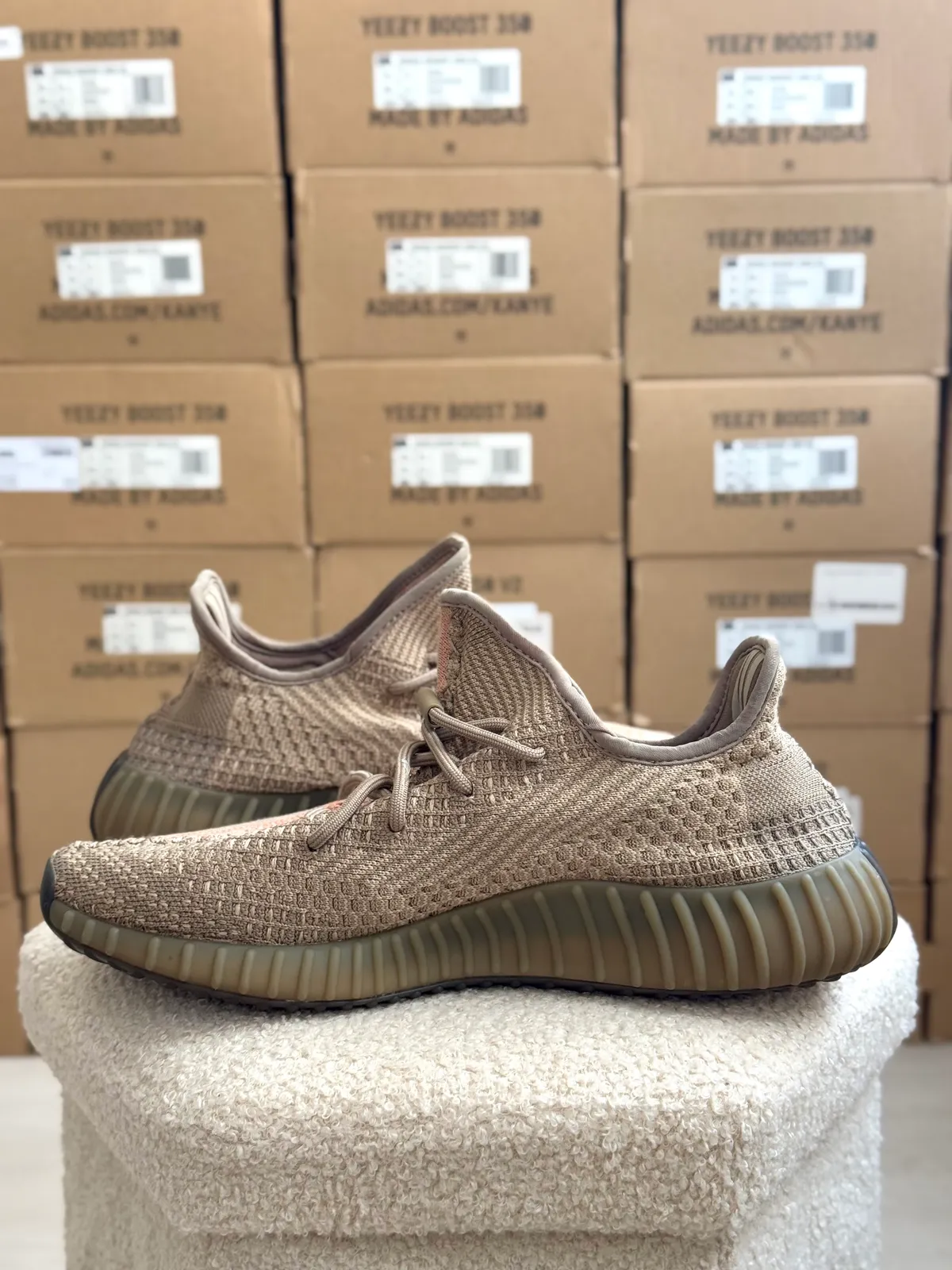 Yeezy Boost 350 V2 Sand Taupe — mărimea 45 1/3 — foto 5