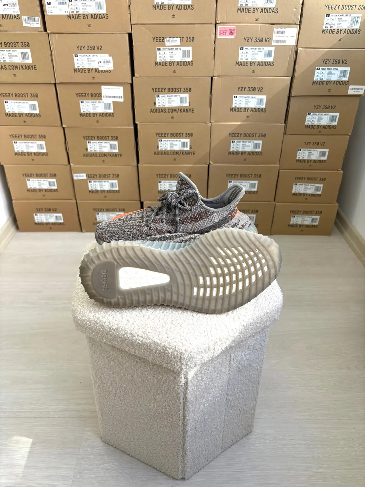 Yeezy Boost 350 V2 Beluga Reflective — mărimea 42 — foto 5