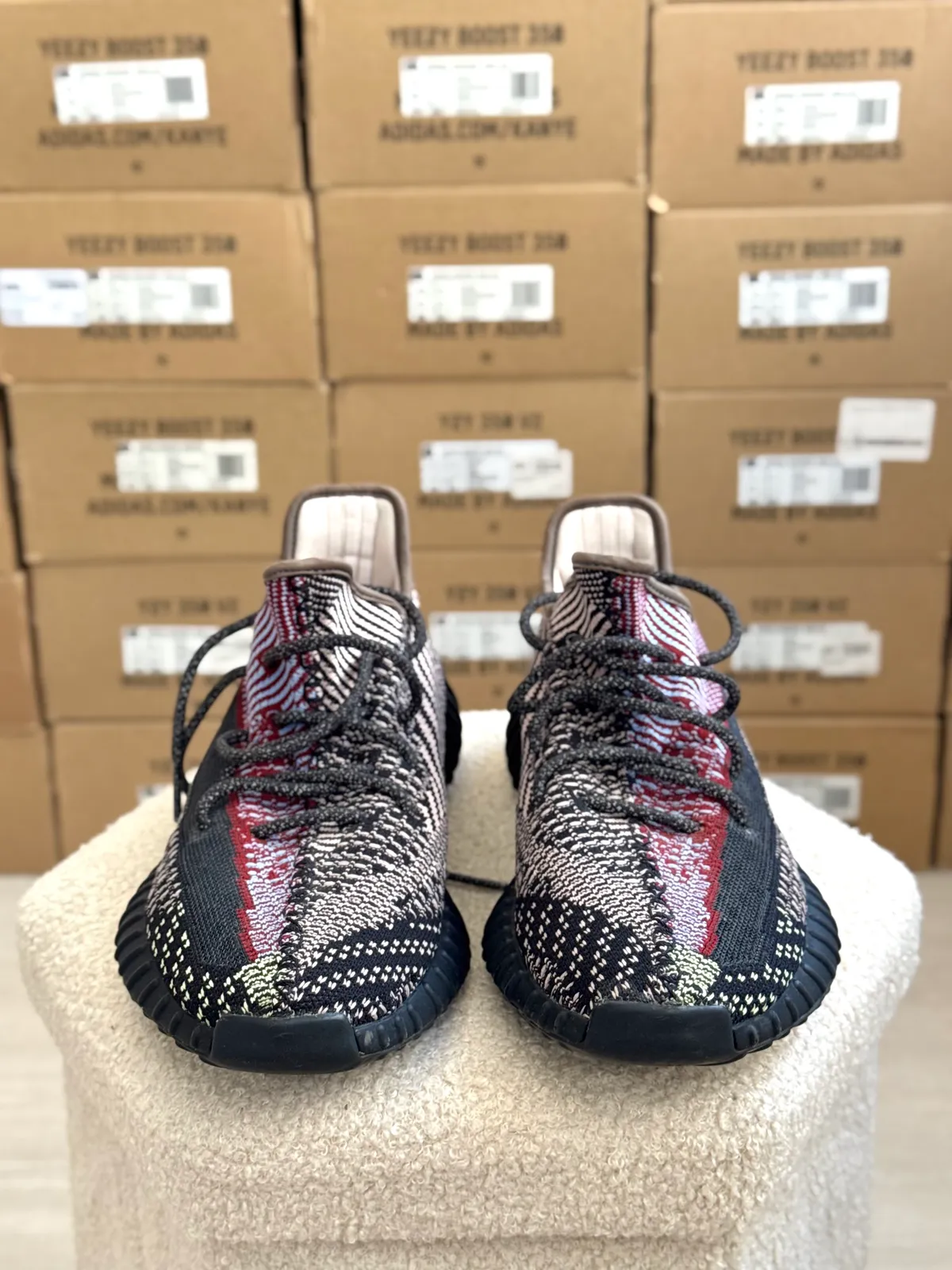 Yeezy Boost 350 V2 Yecheil — mărimea 45 1/3 — foto 3