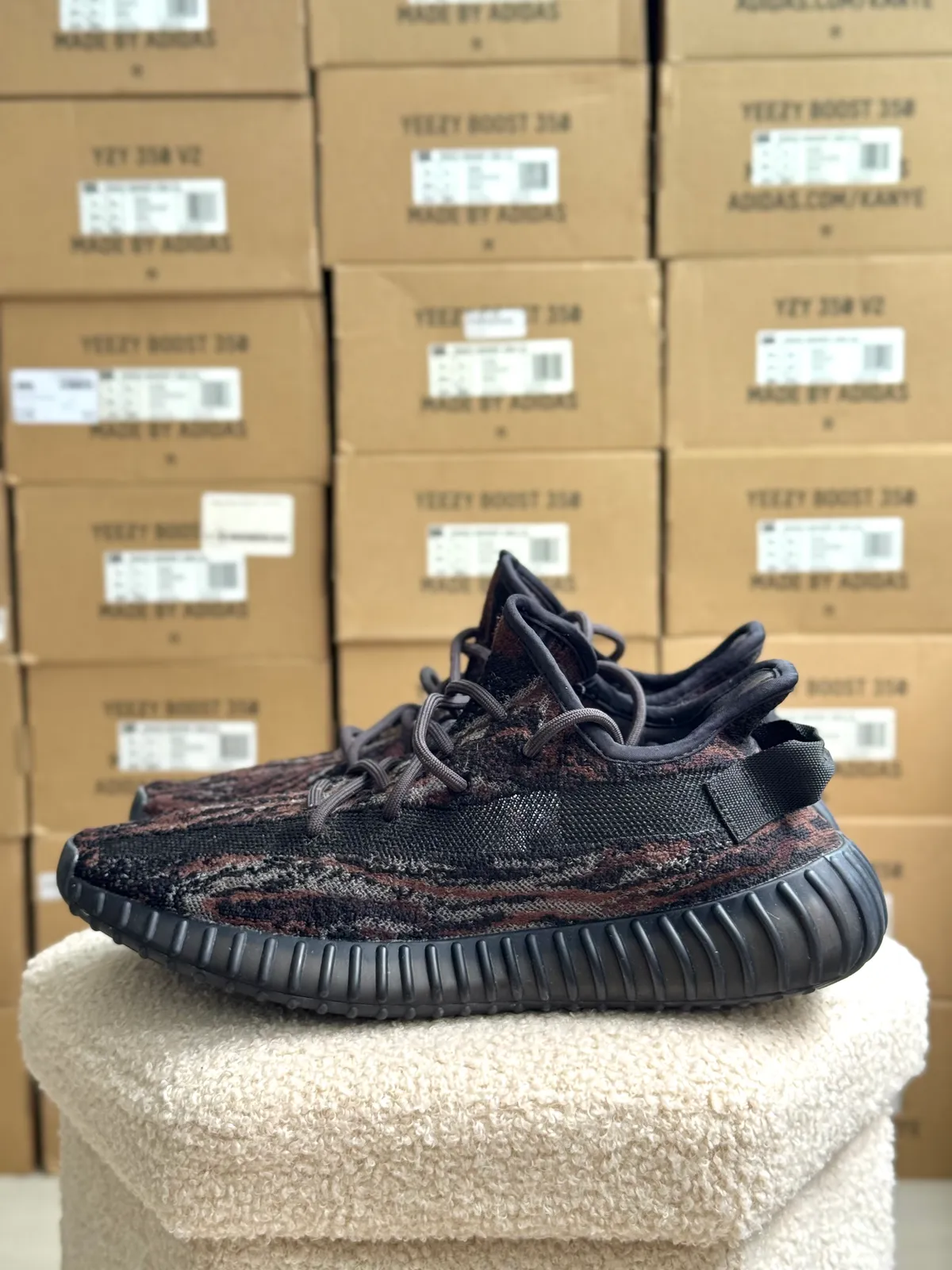 Yeezy Boost 350 V2 MX Rock — mărimea 44 — foto 1