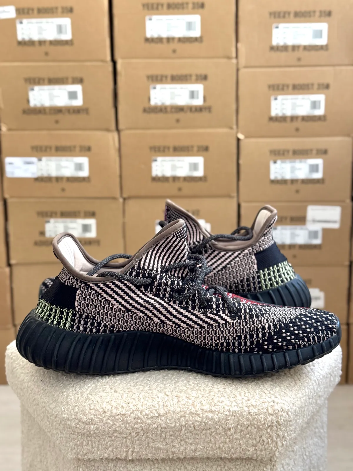Yeezy Boost 350 V2 Yecheil — mărimea 45 1/3 — foto 2