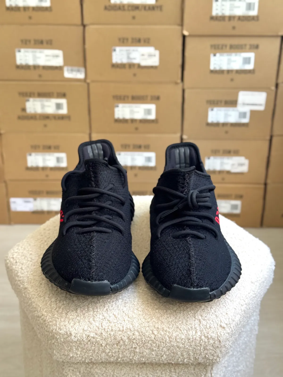 Yeezy Boost 350 V2 Bred — mărimea 41 1/3 — foto 3