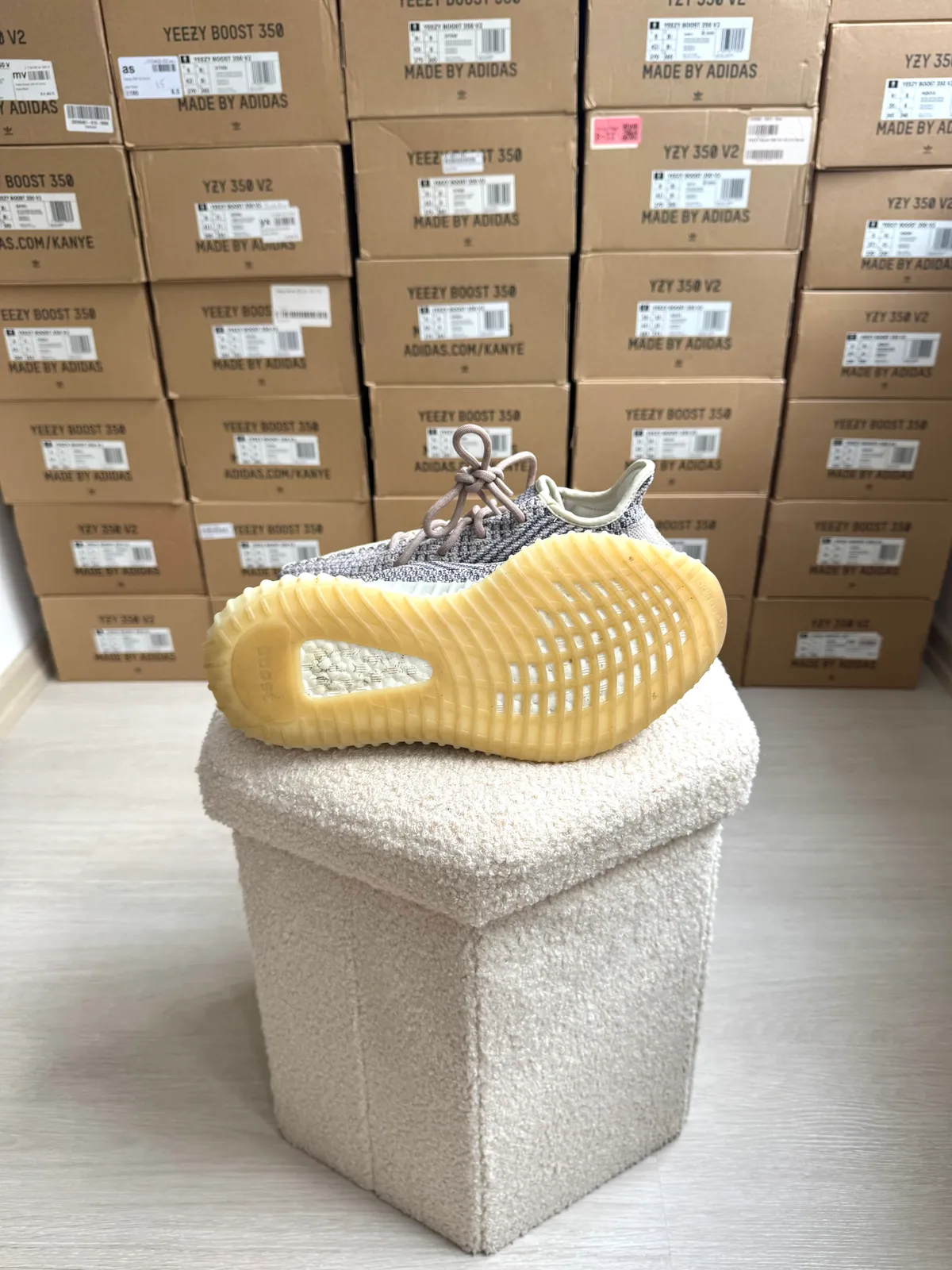 Yeezy Boost 350 V2 Ash Pearl — mărimea 41 1/3 — foto 5