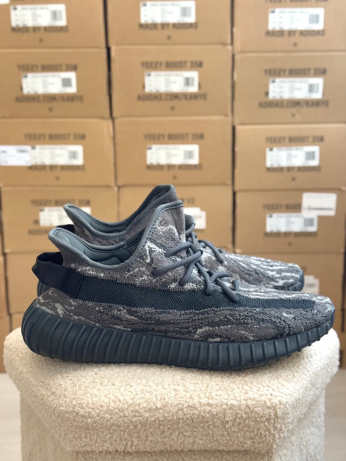 Yeezy Boost 350 V2 Dark Salt — mărimea 44 2/3 — foto 4