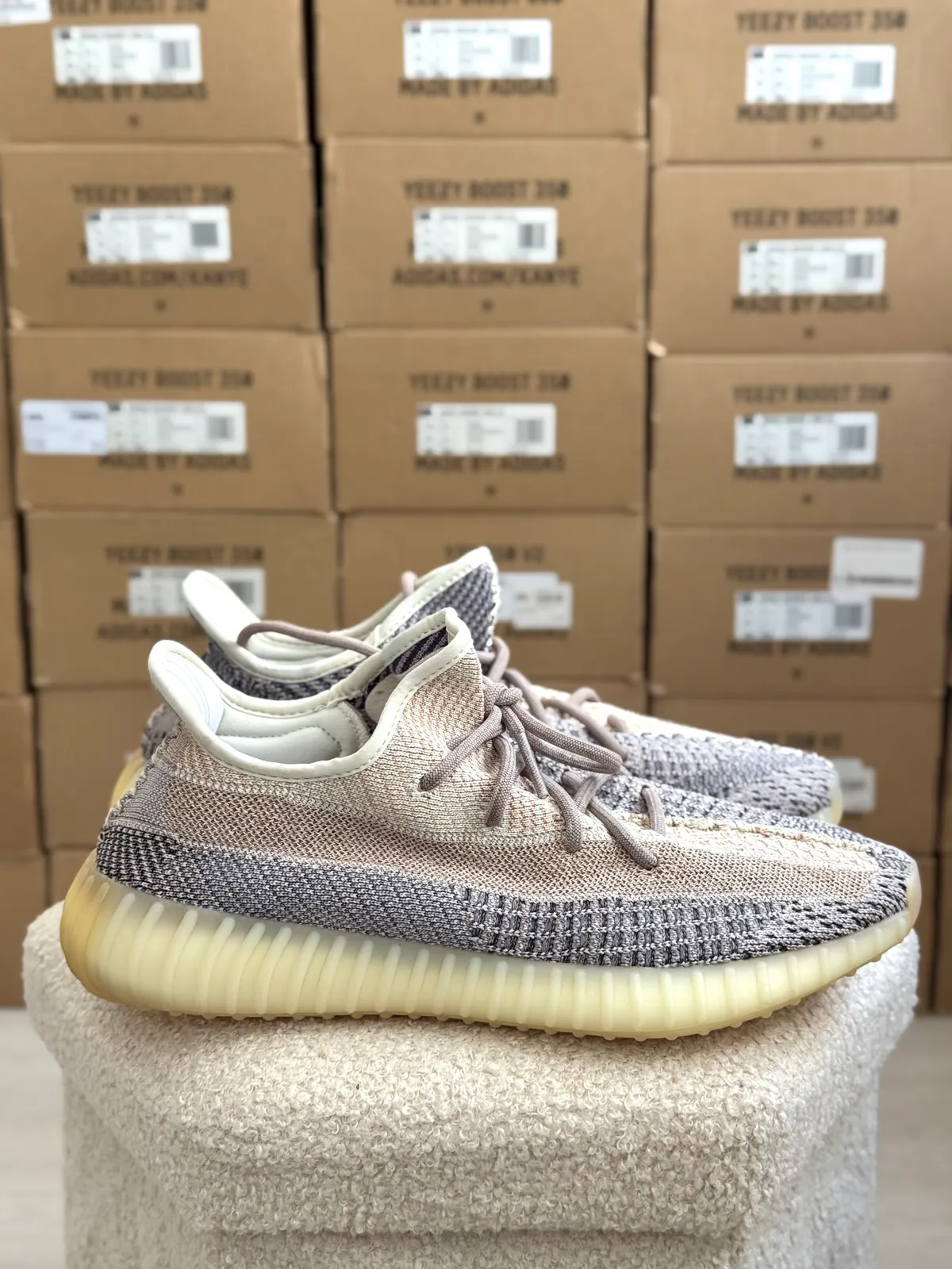 Yeezy Boost 350 V2 Ash Pearl — mărimea 45 1/3 — foto 4