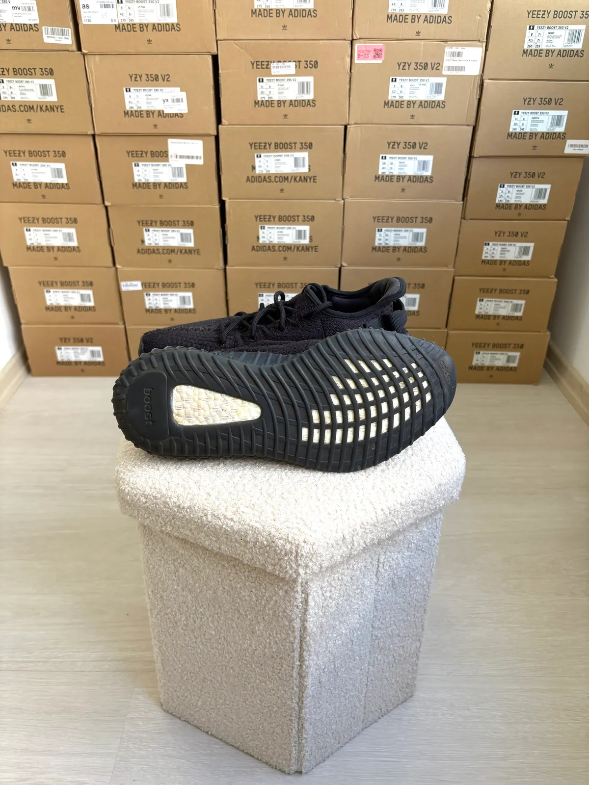 Yeezy Boost 350 V2 Onyx — mărimea 44 — foto 4