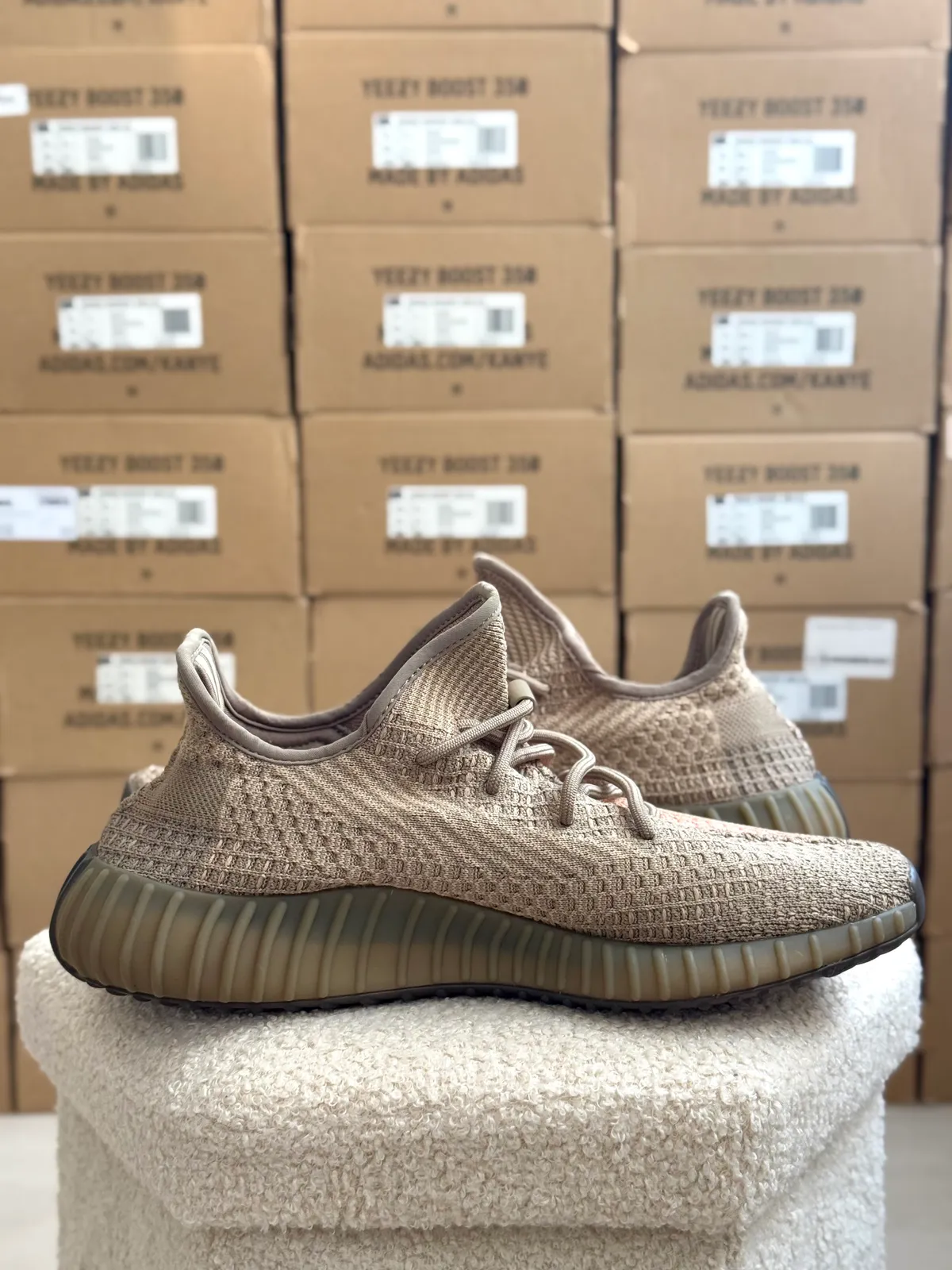 Yeezy Boost 350 V2 Sand Taupe — mărimea 45 1/3 — foto 2