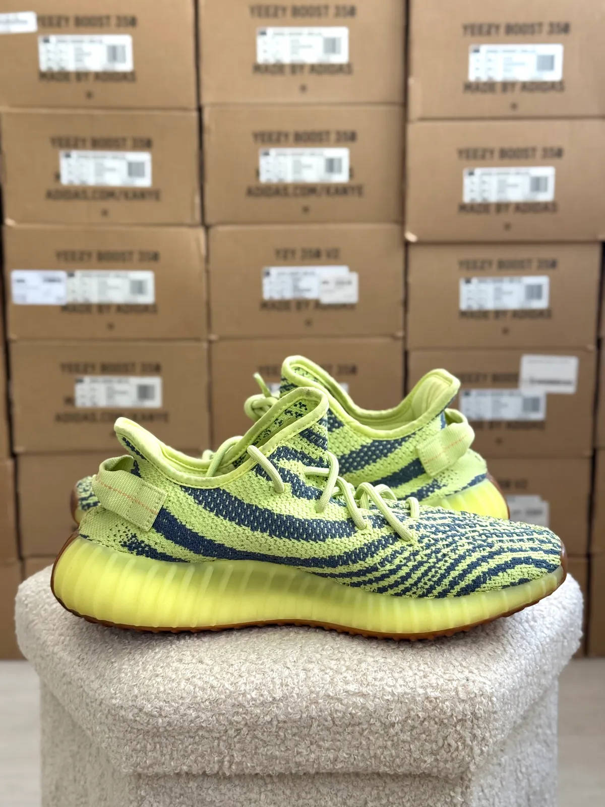 Yeezy Boost 350 V2 Frozen Yellow — mărimea 42 — foto 2