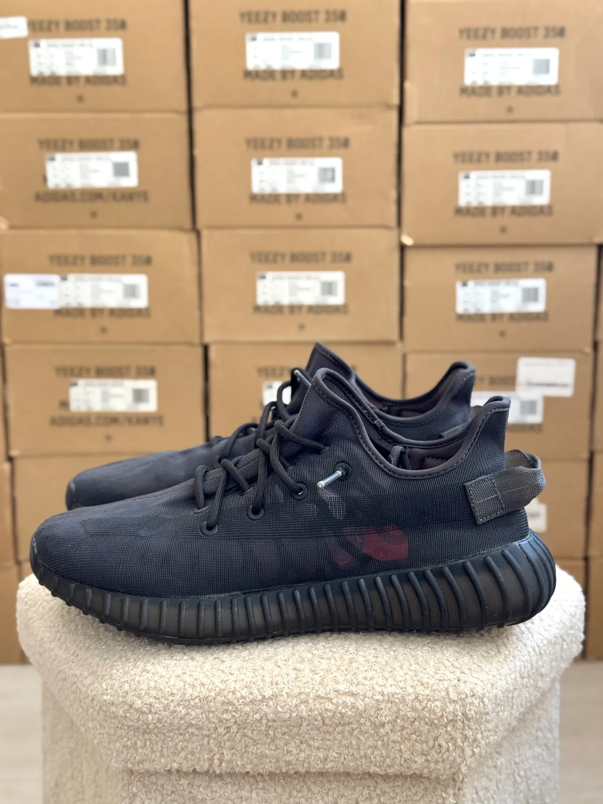 Yeezy Boost 350 V2 Mono Cinder — mărimea 44 — foto 1