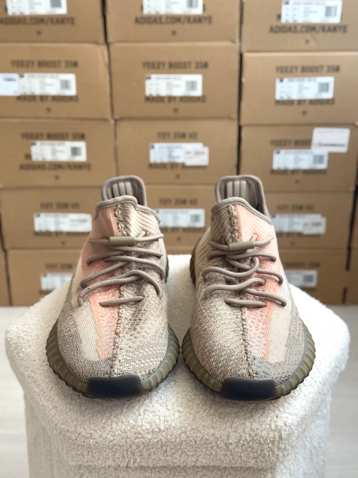 Yeezy Boost 350 V2 Sand Taupe — mărimea 45 1/3 — foto 3