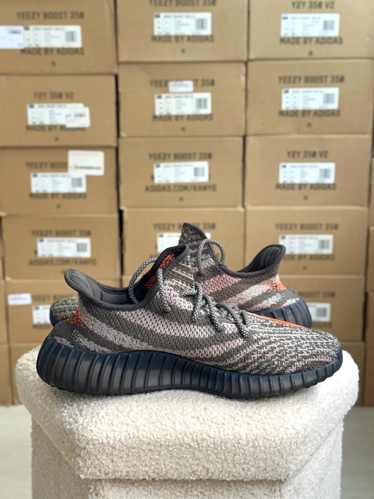 Yeezy Boost 350 V2 Carbon Beluga — mărimea 42 — foto 6