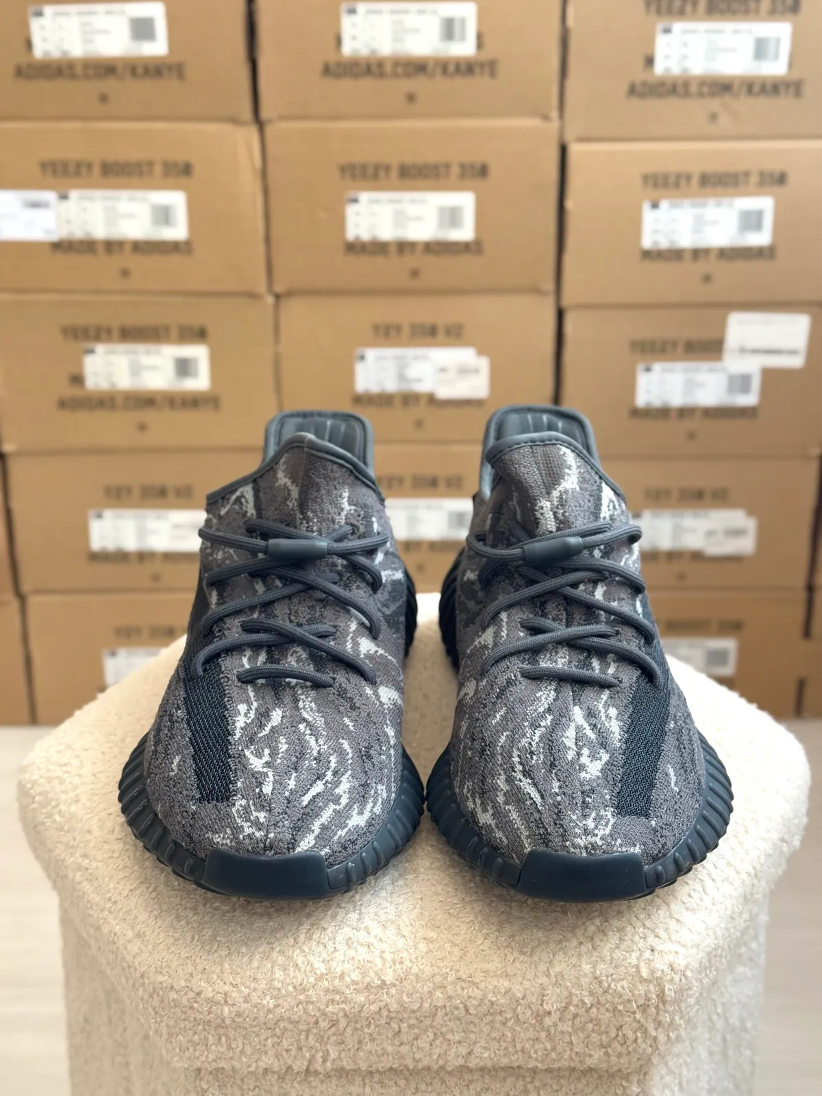 Yeezy Boost 350 V2 Dark Salt — mărimea 44 2/3 — foto 3
