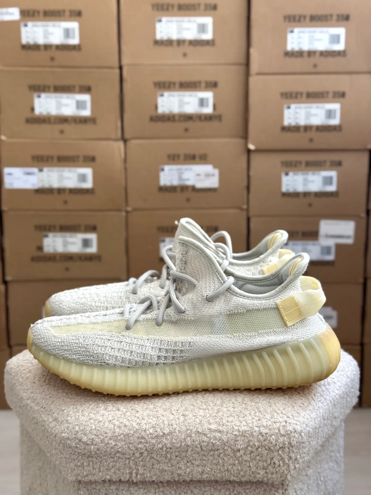 Yeezy Boost 350 V2 Light — mărimea 42 — foto 1