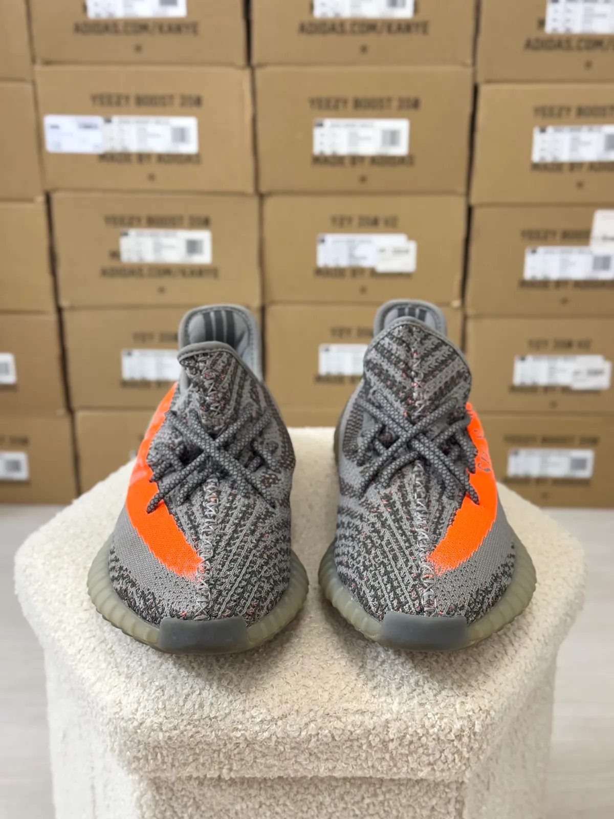 Yeezy Boost 350 V2 Beluga Reflective — mărimea 44 — foto 3
