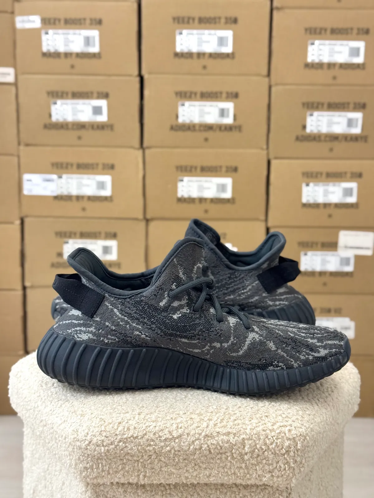 Yeezy Boost 350 V2 Dark Salt — mărimea 42 2/3 — foto 2