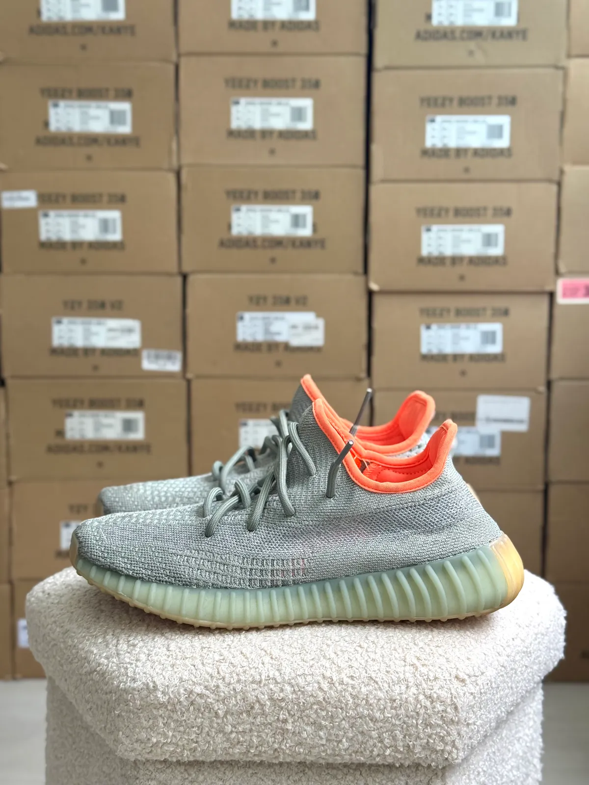 Yeezy Boost 350 V2 Dessert Sage — mărimea 41 1/3 — foto 1