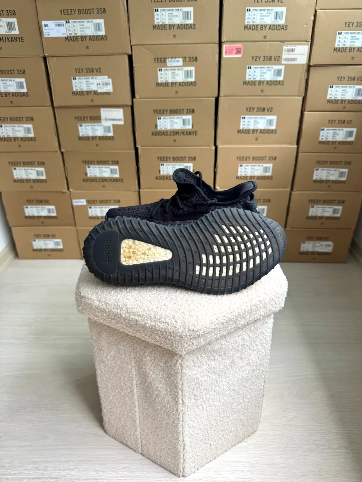 Yeezy Boost 350 V2 Onyx — mărimea 42 — foto 5