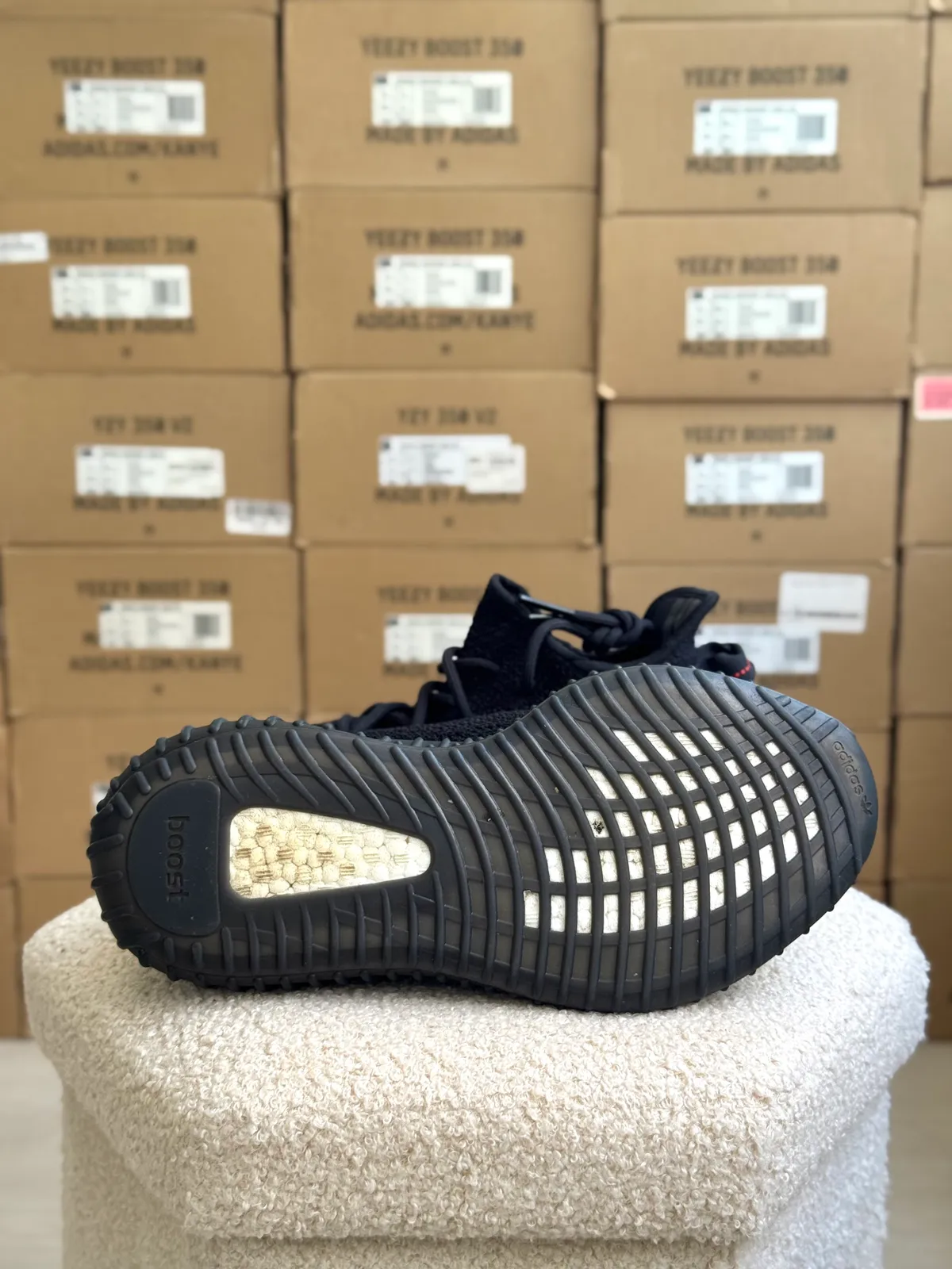 Yeezy Boost 350 V2 Bred — mărimea 41 1/3 — foto 6