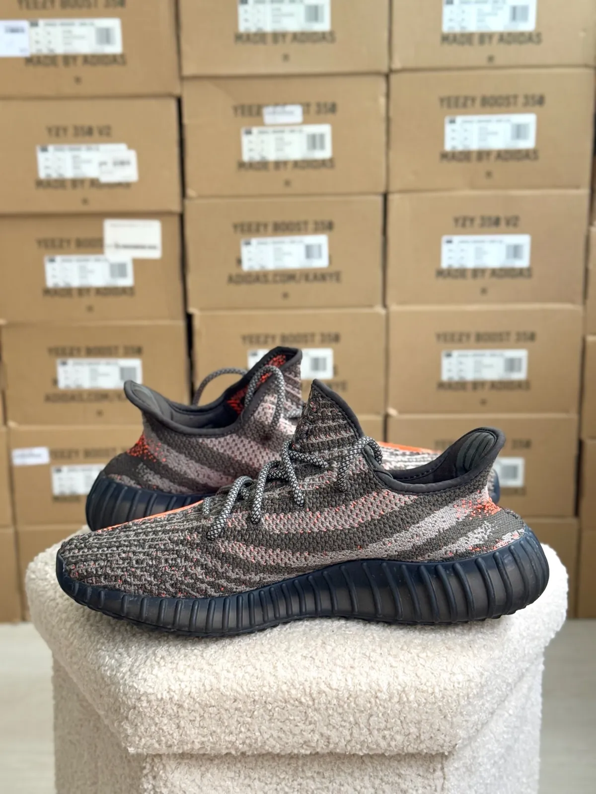 Yeezy Boost 350 V2 Carbon Beluga — mărimea 42 — foto 7