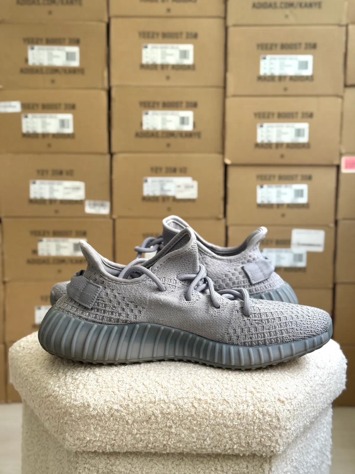 Yeezy Boost 350 V2 Steel Grey — mărimea 41 1/3 — foto 2