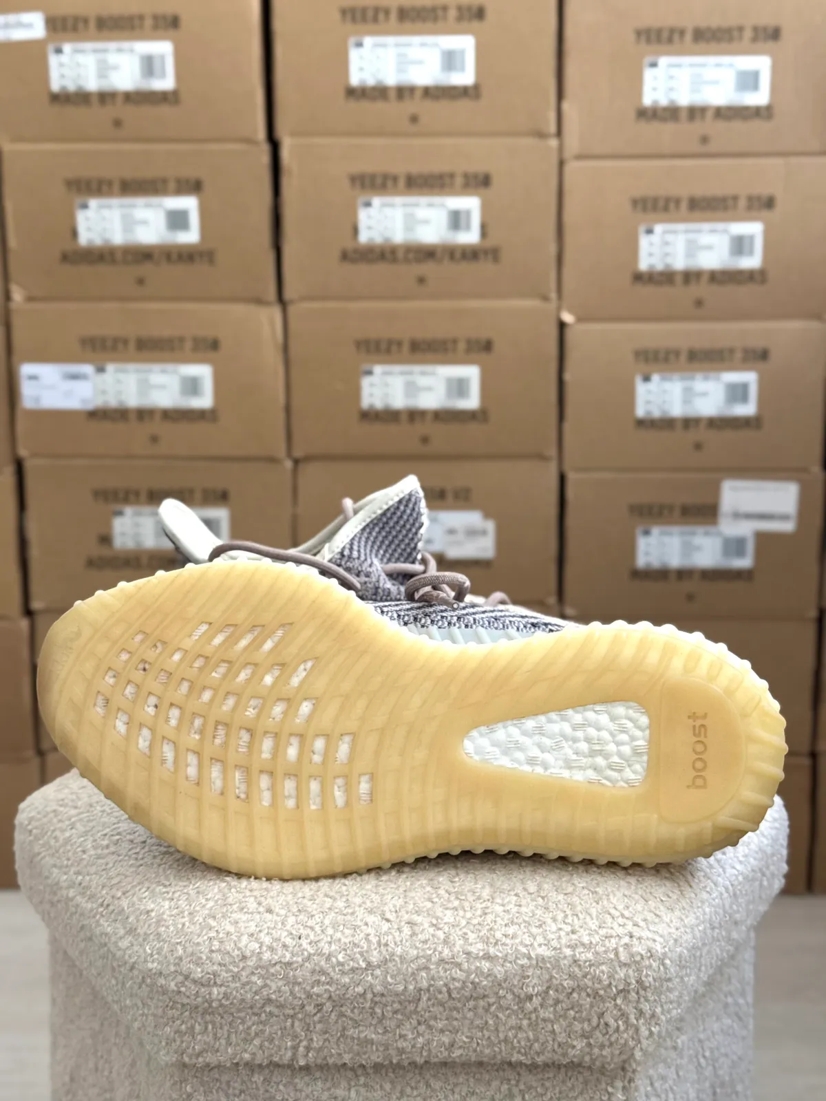 Yeezy Boost 350 V2 Ash Pearl — mărimea 45 1/3 — foto 6