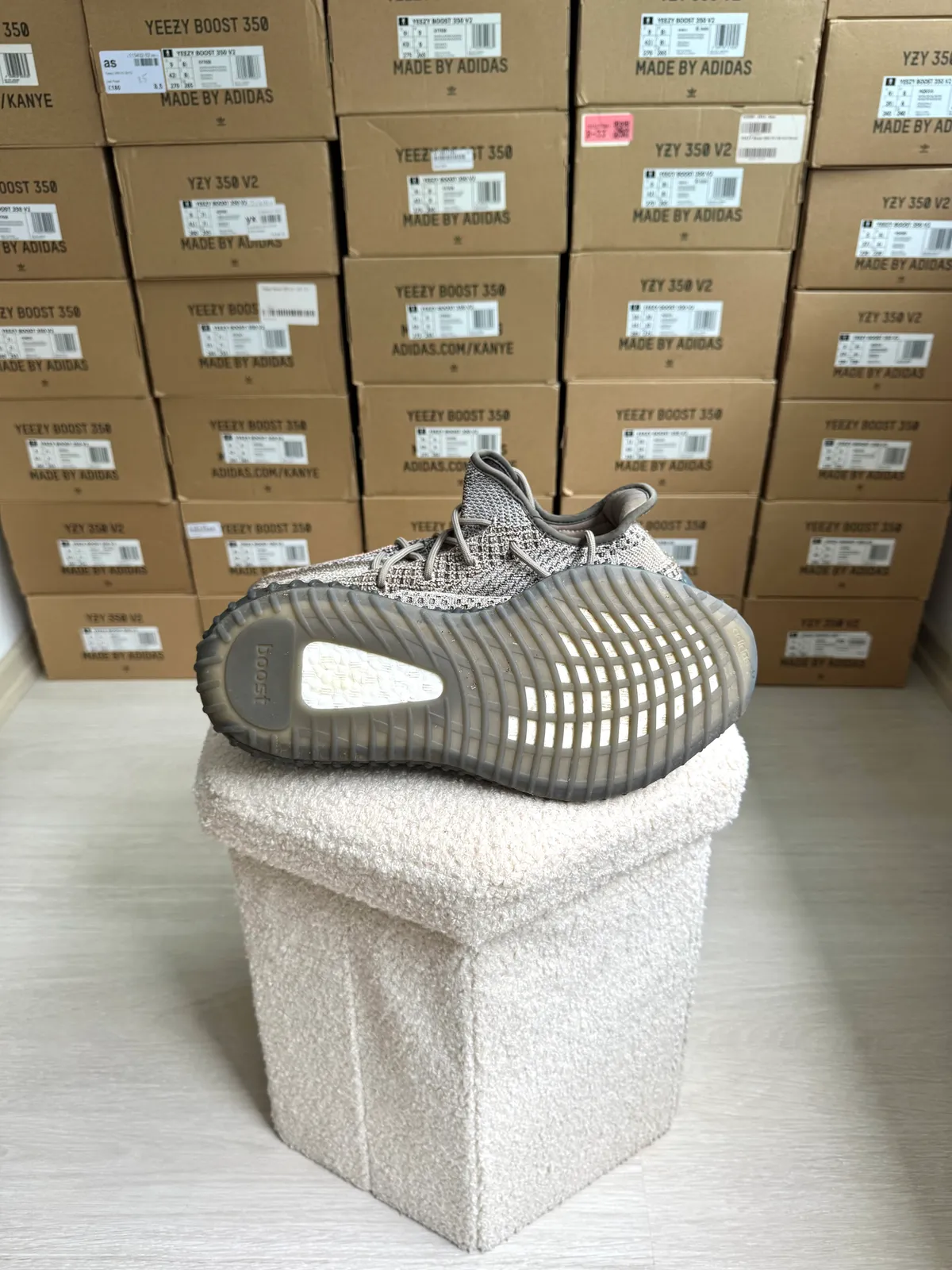 Yeezy Boost 350 V2 Ash Stone — mărimea 44 2/3 — foto 4