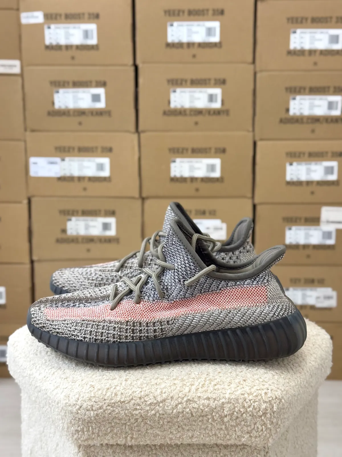 Yeezy Boost 350 V2 Ash Stone — mărimea 41 1/3 — foto 1