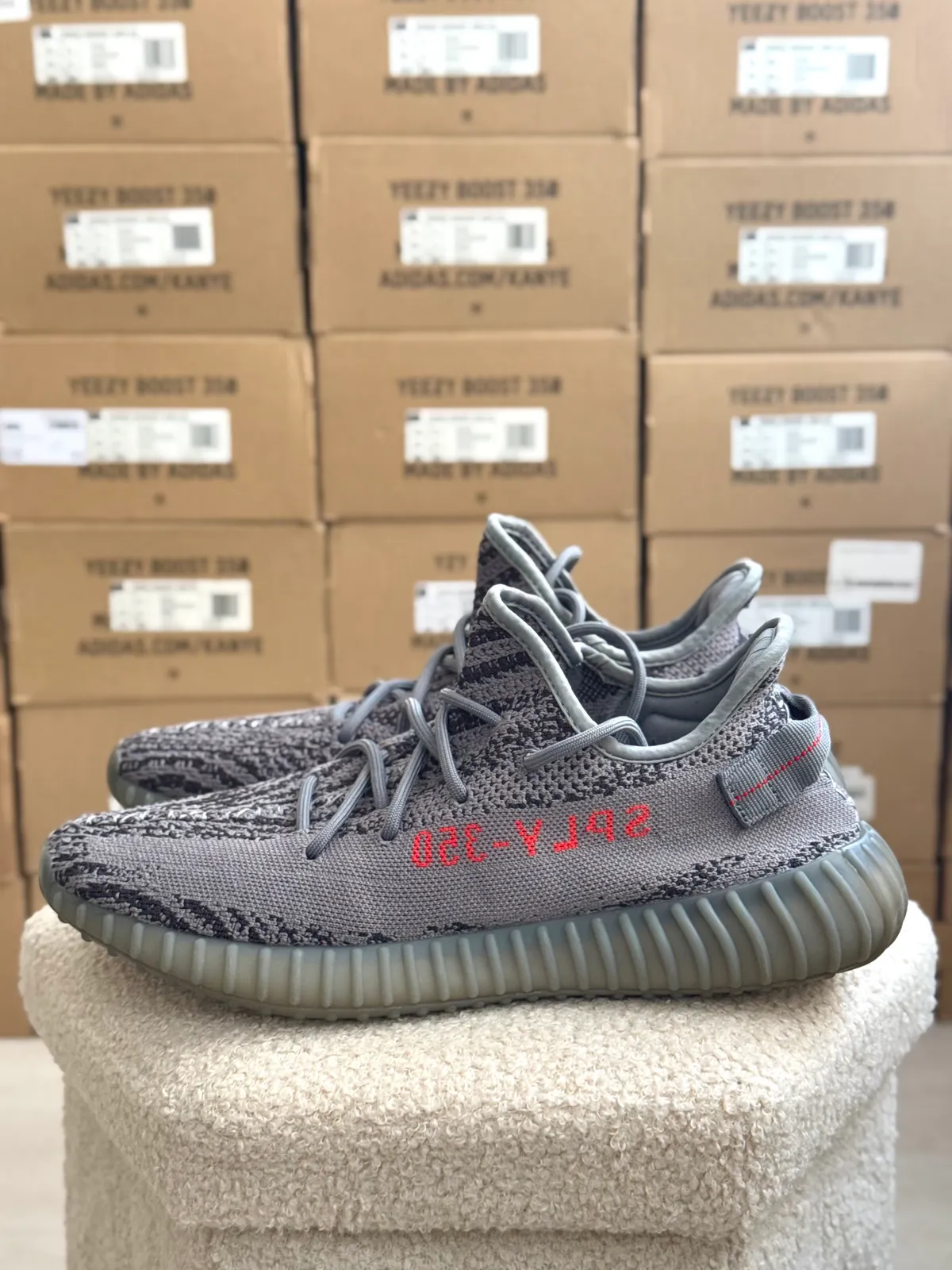 Yeezy Boost 350 V2 Grey Beluga — mărimea 45 1/3 — foto 1