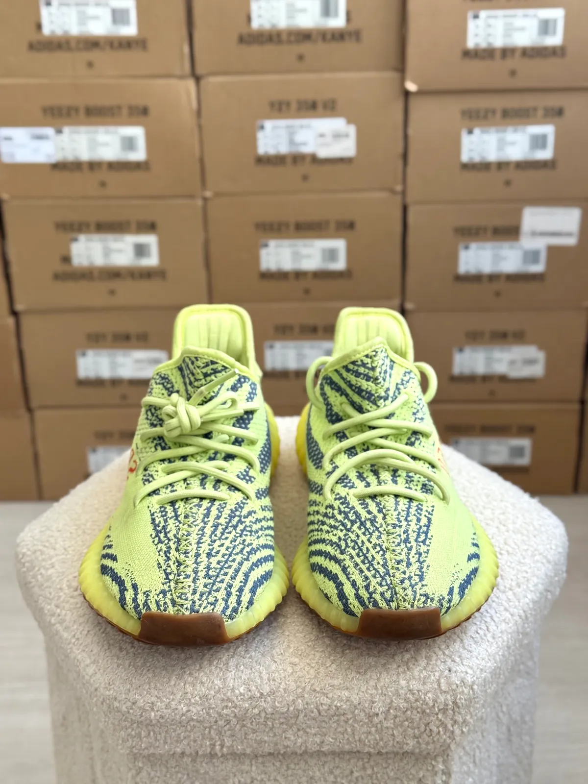 Yeezy Boost 350 V2 Frozen Yellow — mărimea 42 — foto 3