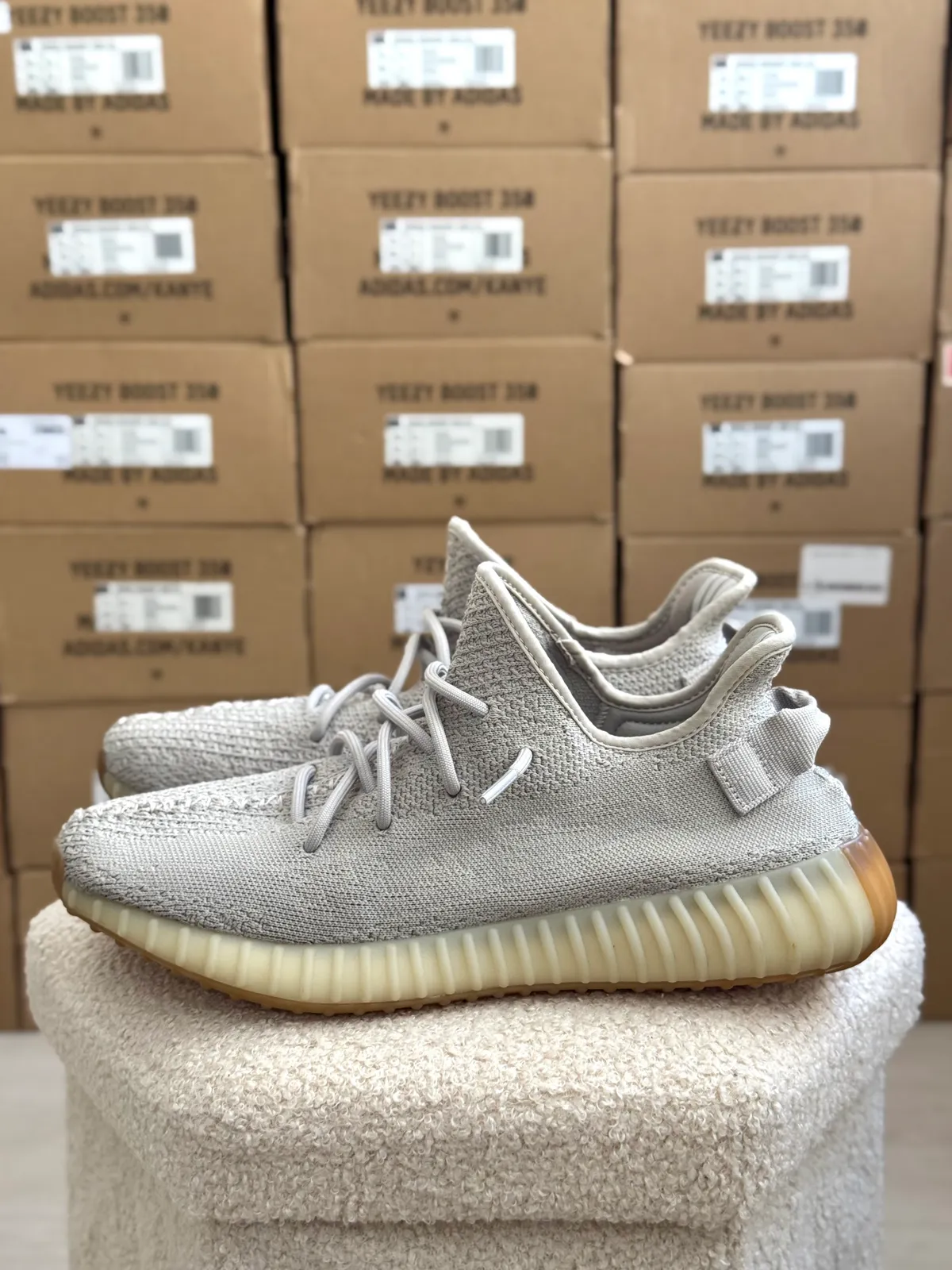 Yeezy Boost 350 V2 Sesame — mărimea 45 1/3 — foto 1