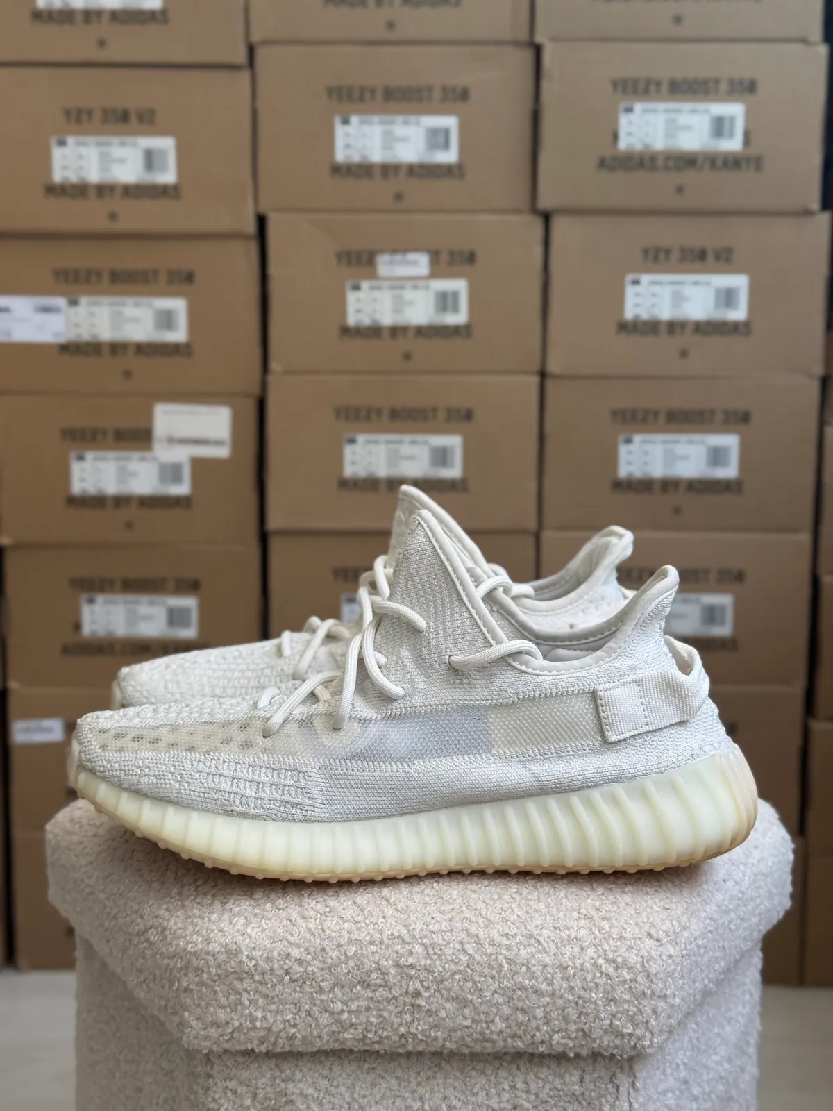 Yeezy Boost 350 V2 Bone — mărimea 44 2/3 — foto 1